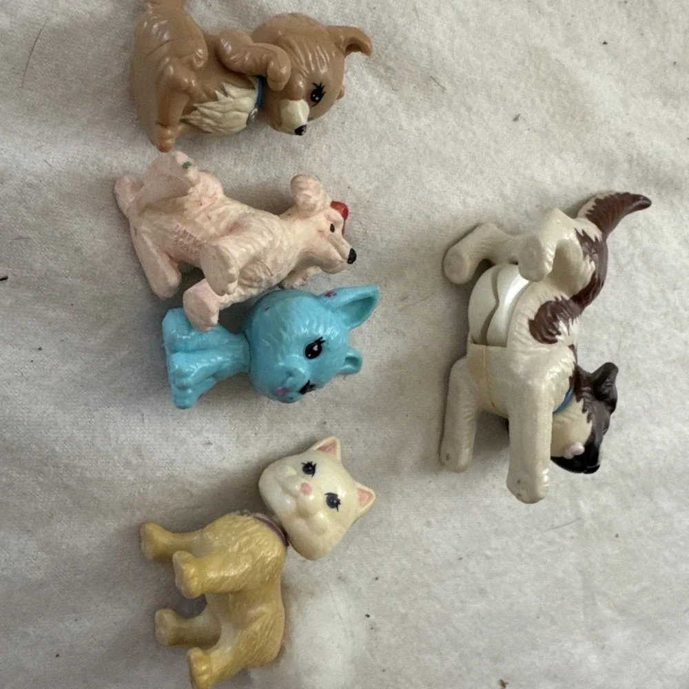 Mixed Lot of 10 Mini Barbie, Puppy In My Pocket Dogs & Cats PVC Plastic Toys